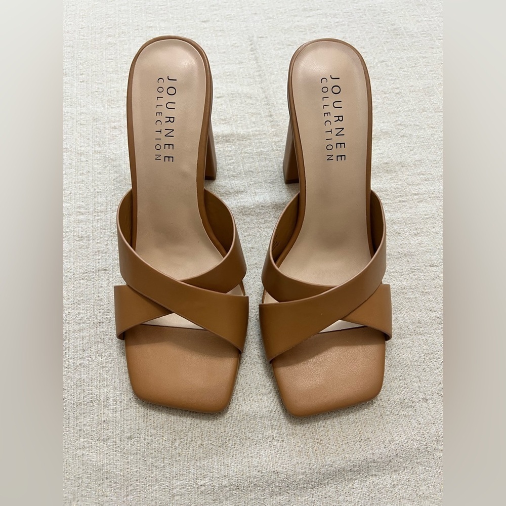 NIB Journee Collection Chazz Heeled Sandals -Tan Size 9.5